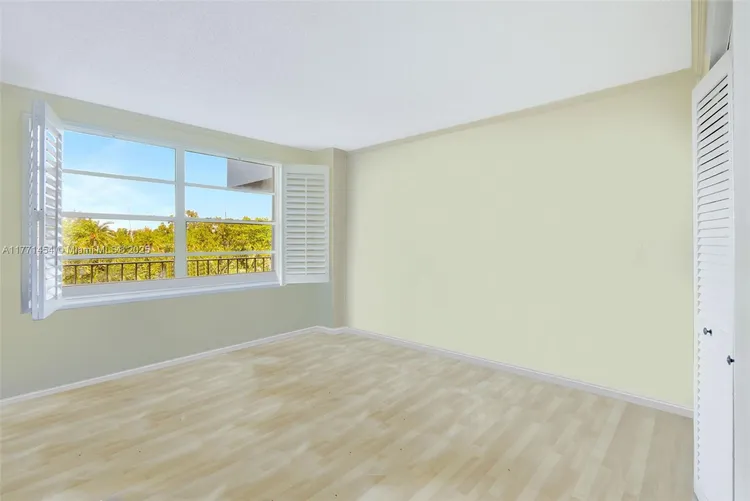 Commodore Club West #310 image #26