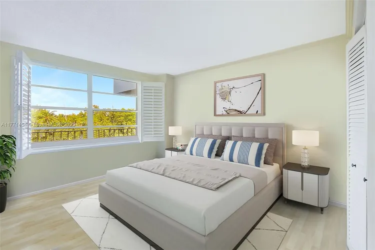 Commodore Club West #310 image #27