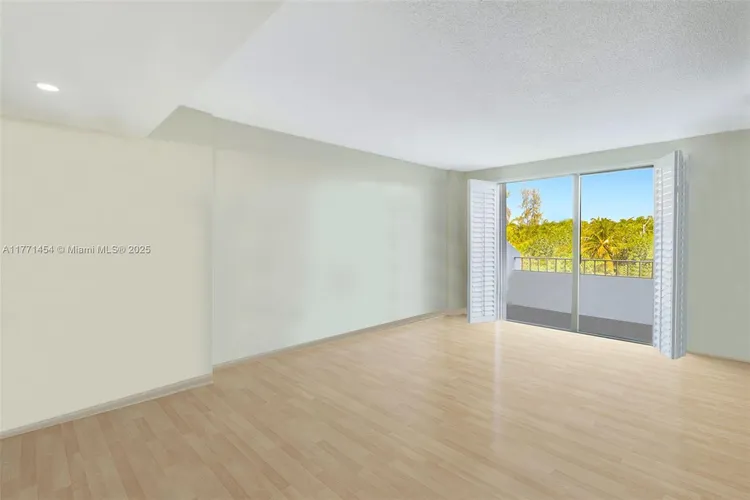 Commodore Club West #310 image #29