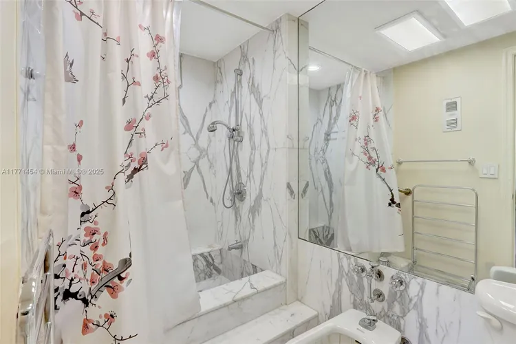 Commodore Club West #310 image #34