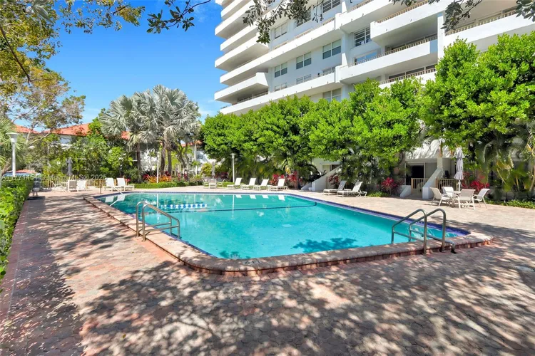 Commodore Club West #310 image #7