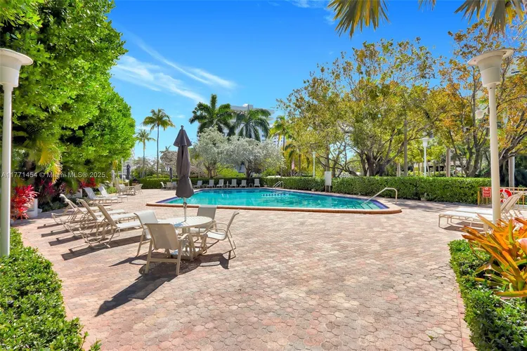 Commodore Club West #310 image #8