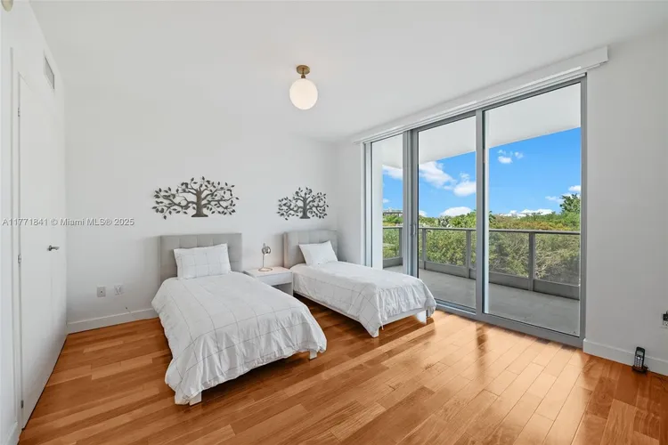 Grovenor House #708 image #11