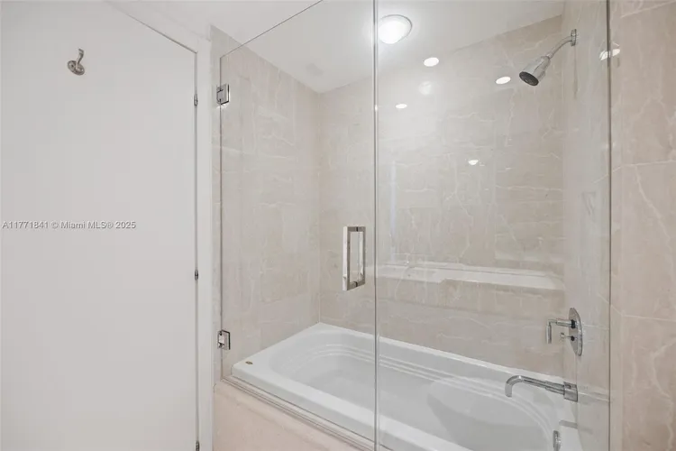 Grovenor House #708 image #13