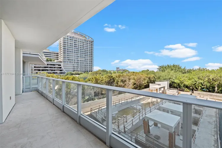 Grovenor House #708 image #14