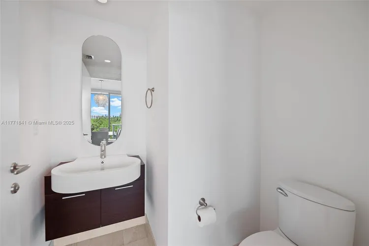 Grovenor House #708 image #7