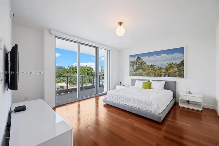 Grovenor House #708 image #8