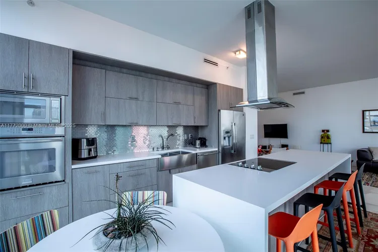 Atrium #2-1002 image #15