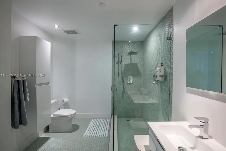 Atrium #2-1002 image #27