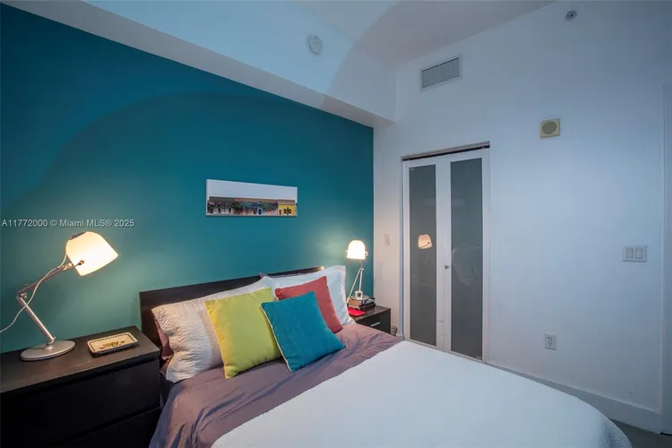 Atrium #2-1002 image #29