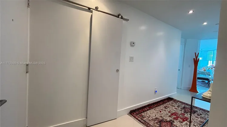 Atrium #2-1002 image #31