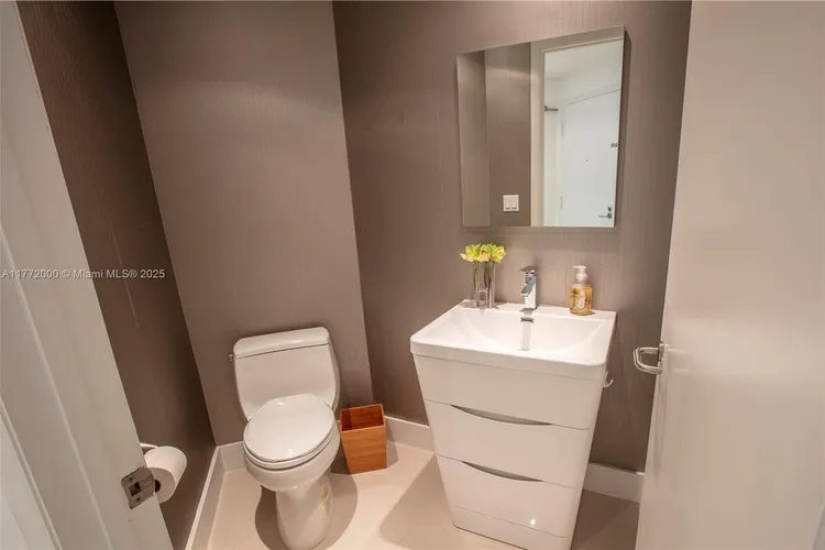 Atrium #2-1002 image #34