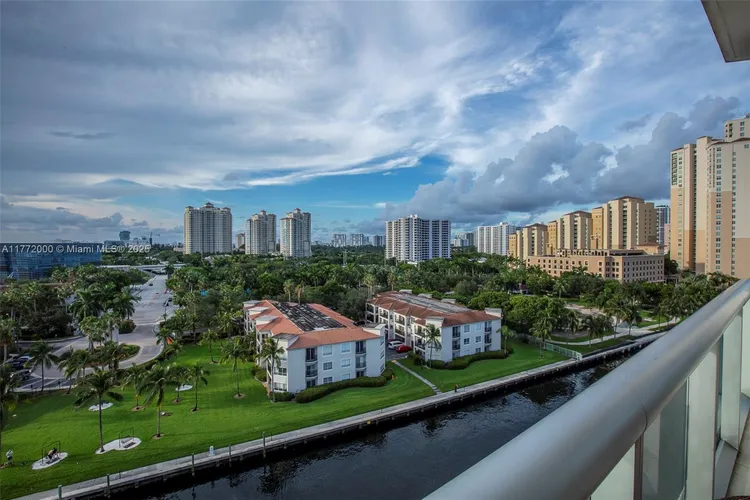 Atrium #2-1002 image #37