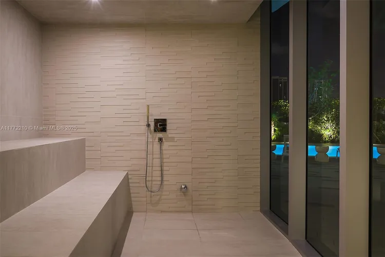 Aria on the Bay #1810 image #32