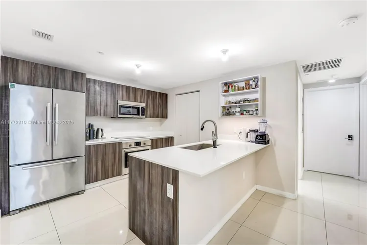 Aria on the Bay #1810 image #6