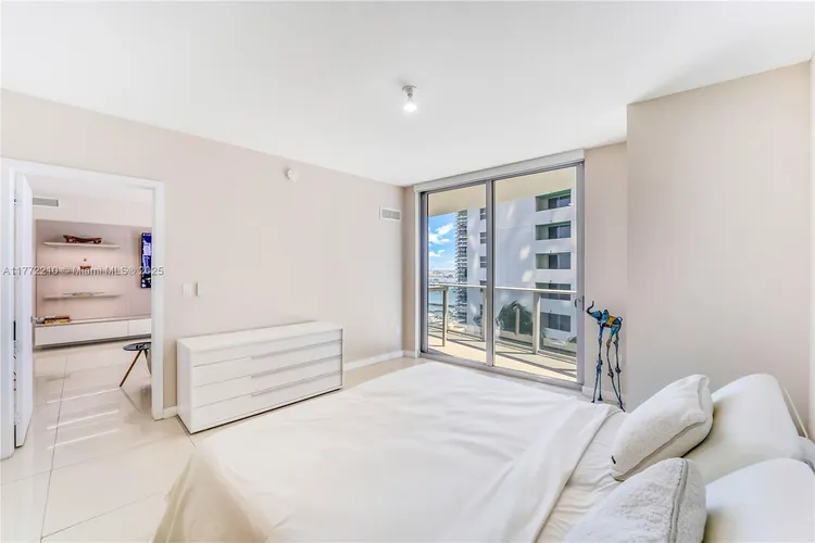 Aria on the Bay #1810 image #8