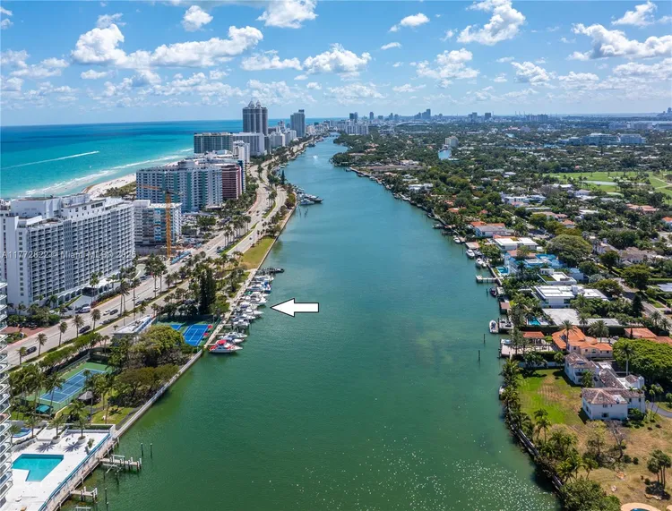 Carriage House #null image #6