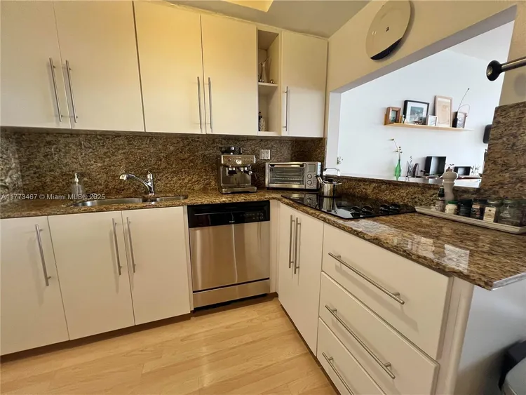 Belle Plaza #210 image #8