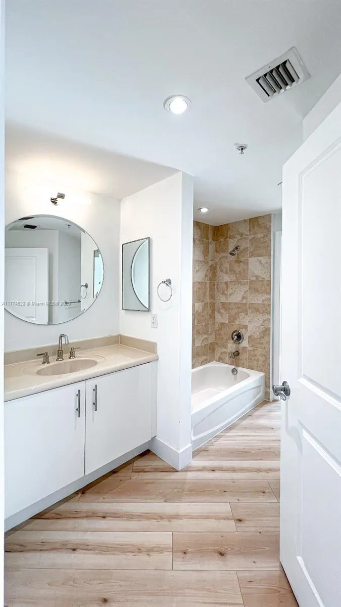 360 Condo #619 image #9