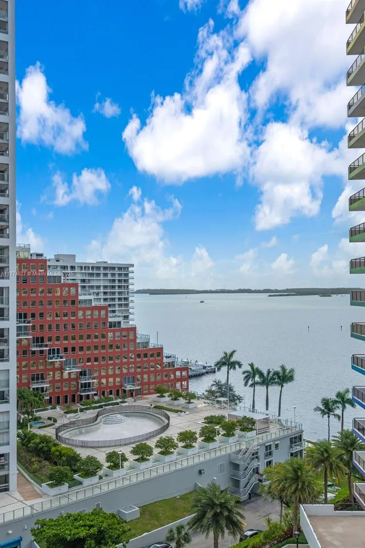 Villa Regina Condo #808 image #12