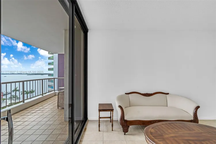 Villa Regina Condo #808 image #14