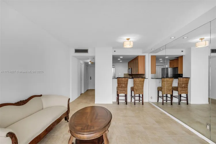 Villa Regina Condo #808 image #16