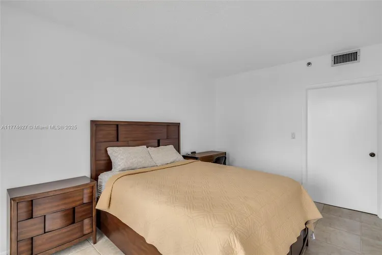 Villa Regina Condo #808 image #19