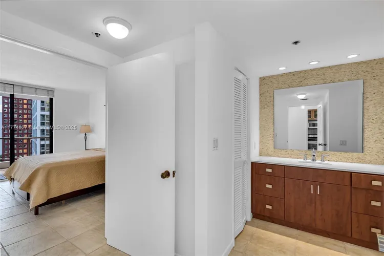 Villa Regina Condo #808 image #20