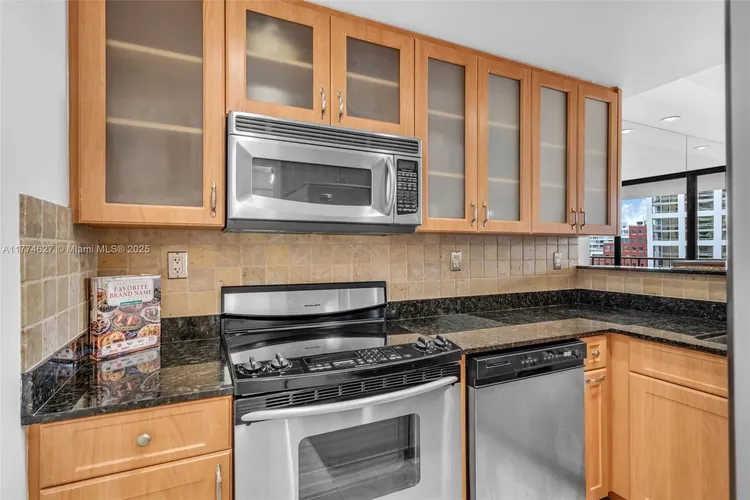 Villa Regina Condo #808 image #23