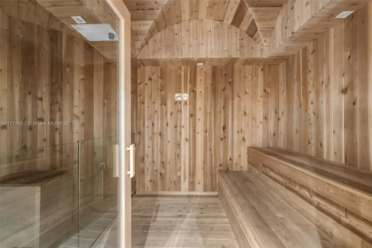 Villa Regina Condo #808 image #30