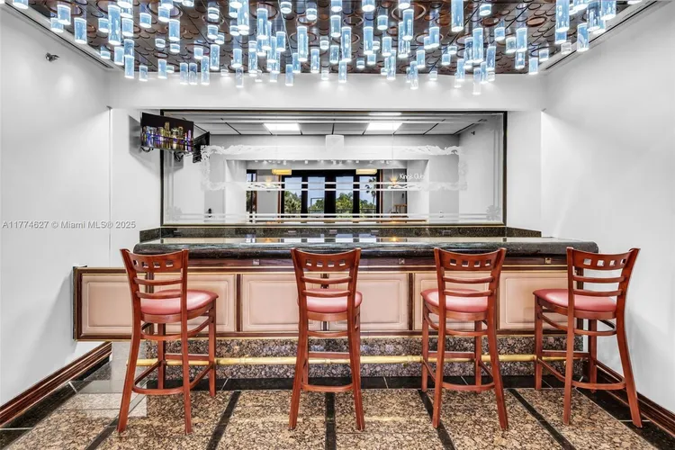 Villa Regina Condo #808 image #32