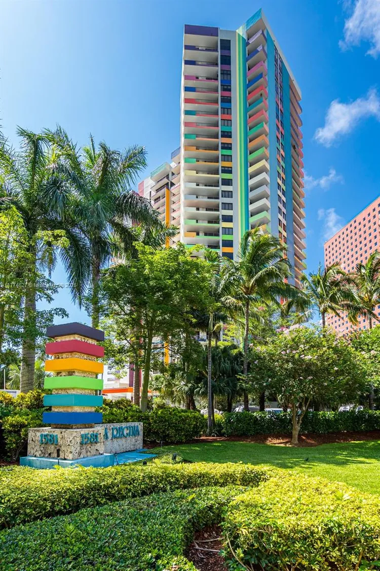 Villa Regina Condo #808 image #6