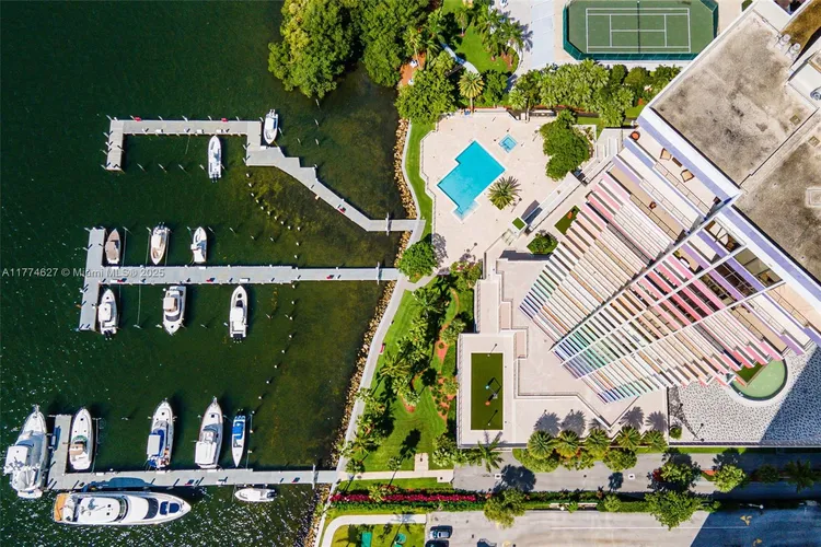 Villa Regina Condo #808 image #7