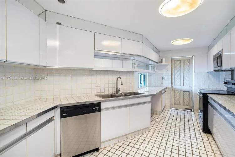 Palm Bay Towers #11N image #15