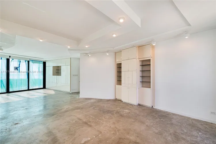 Palm Bay Towers #11N image #23