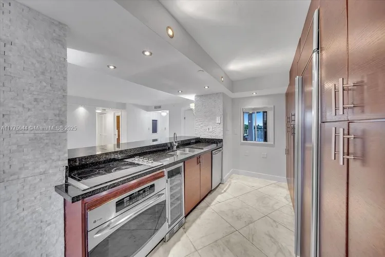 Towers of Quayside Condo #1 #602 image #36