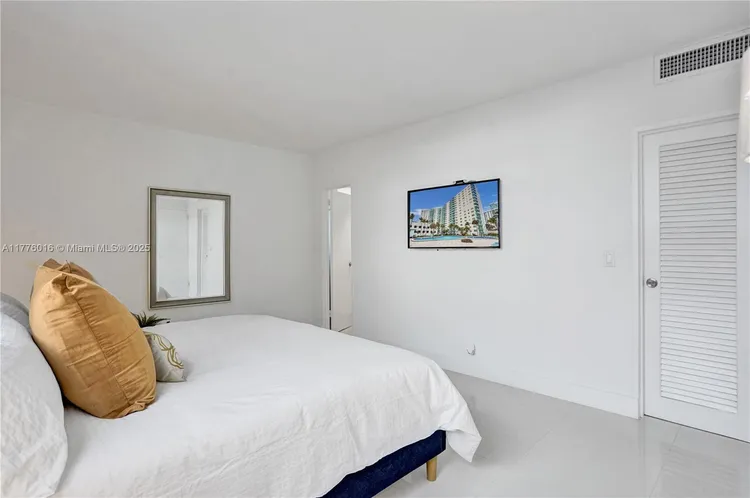 The Tides On Hollywood Beach #11V image #23