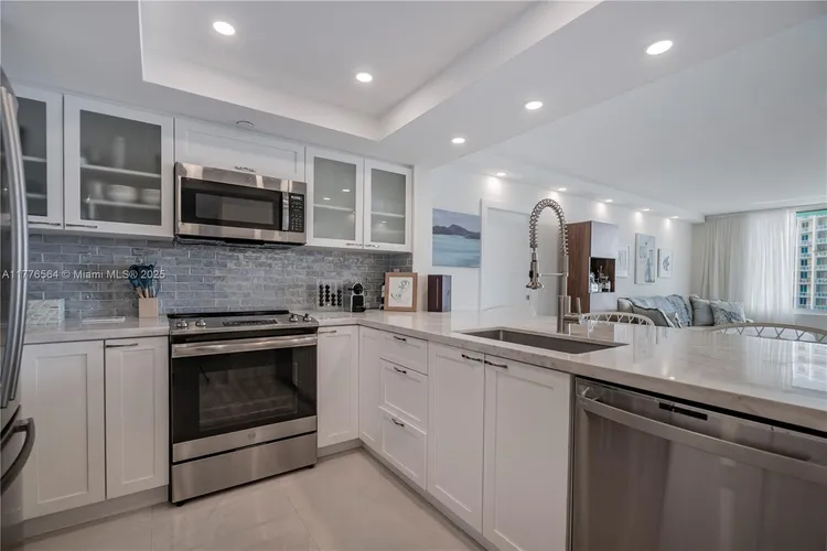 South Pointe Tower #702 image #9