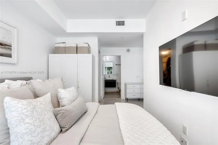 Infinity at Brickell #1118 image #11