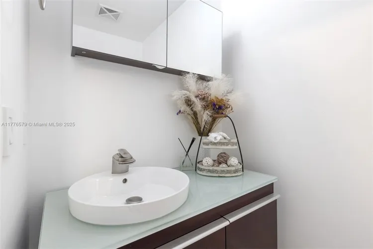 Infinity at Brickell #1118 image #8