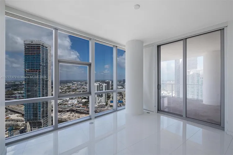 Paramount Miami Worldcenter #4100 image #10