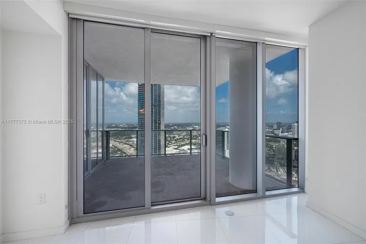 Paramount Miami Worldcenter #4100 image #12