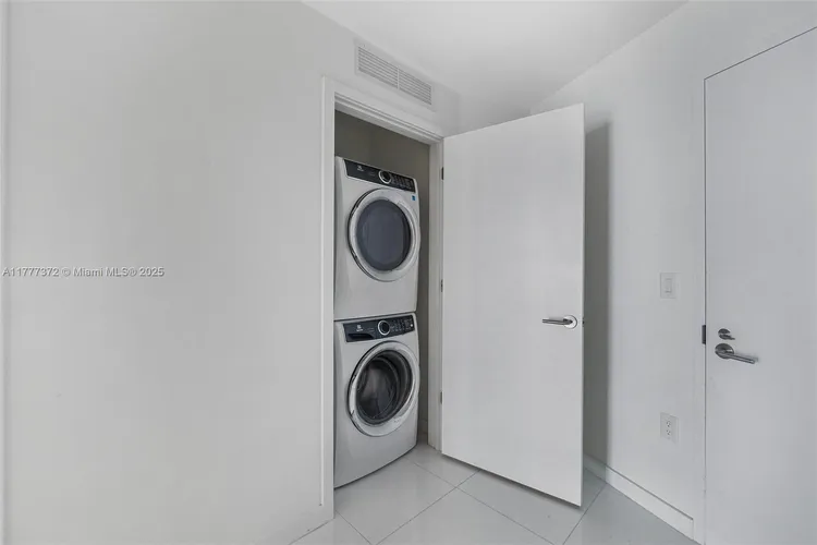 Paramount Miami Worldcenter #4100 image #18