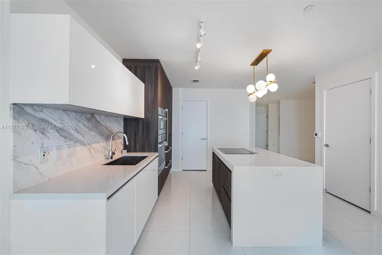 Paramount Miami Worldcenter #4100 image #6