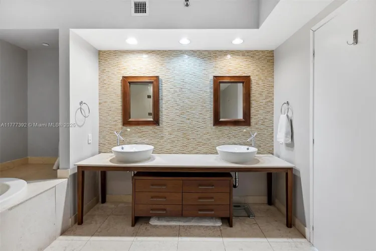 ICON South Beach #1404 image #11