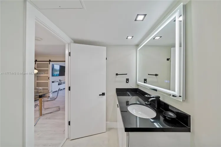 Roney Palace #1130 image #14