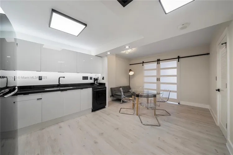 Roney Palace #1130 image #7