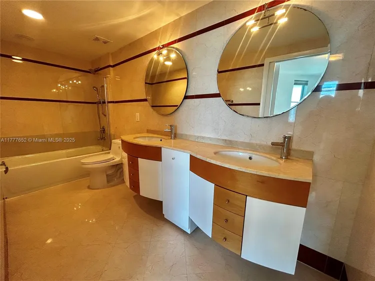 Cosmopolitan #1814 image #11