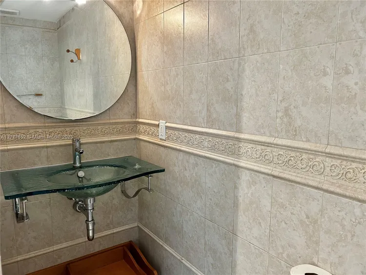 Cosmopolitan #1814 image #6