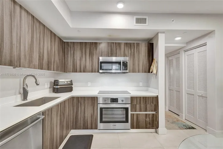 Aria on the Bay #2003 image #13